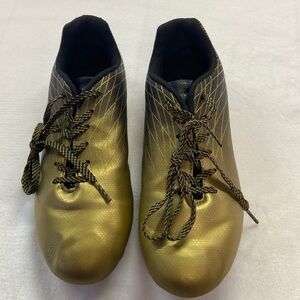 DSG Youth Soccer Cleats Black/Gold Size 5 Preowned
